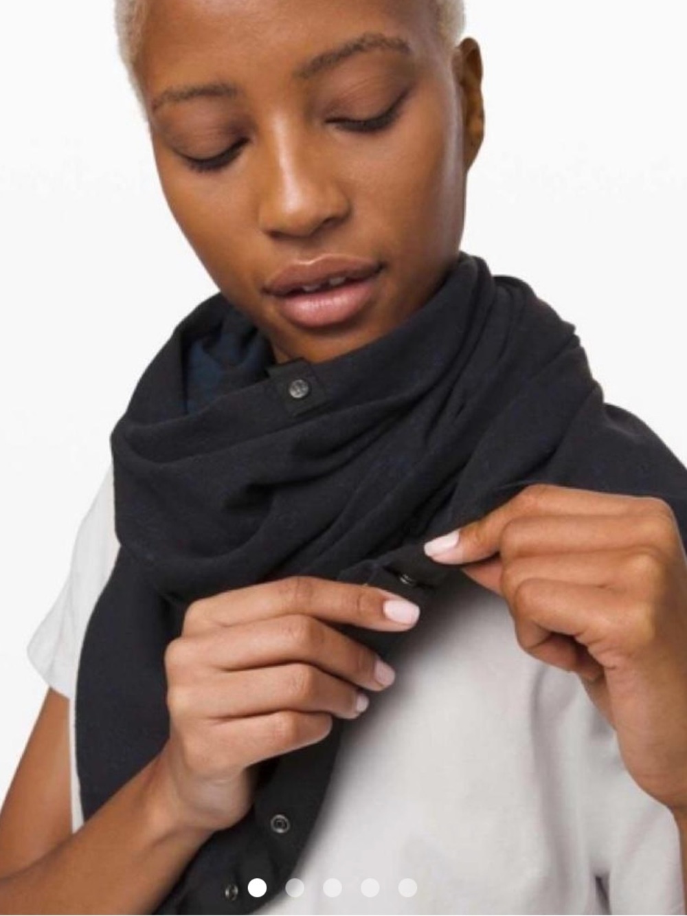 Lululemon Black multi snap scarf